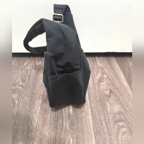 Lululemon City Essentials Shoulder Bag 4L Black NWT - Picture 5 of 15